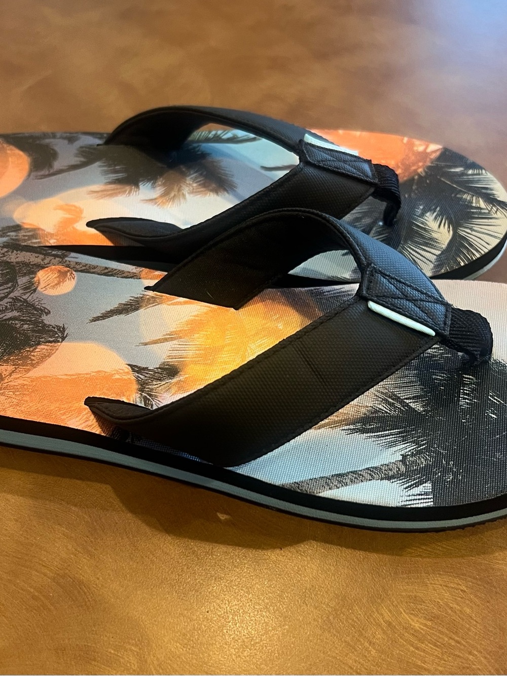 No Boundaries Men's Black Strap Palm Sunset Print Flip-Flops, Good Condition
